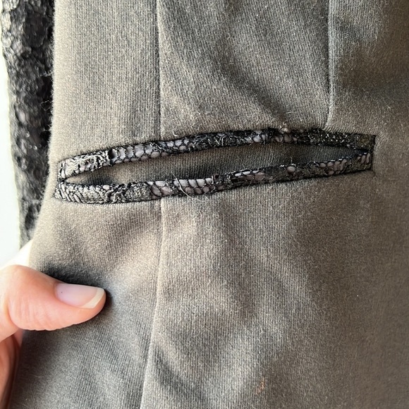 I LOVE TUZZI Dark Green Gold Embossed Lace Overlay Long Sleeve Jacket Size 8 - Picture 5 of 10